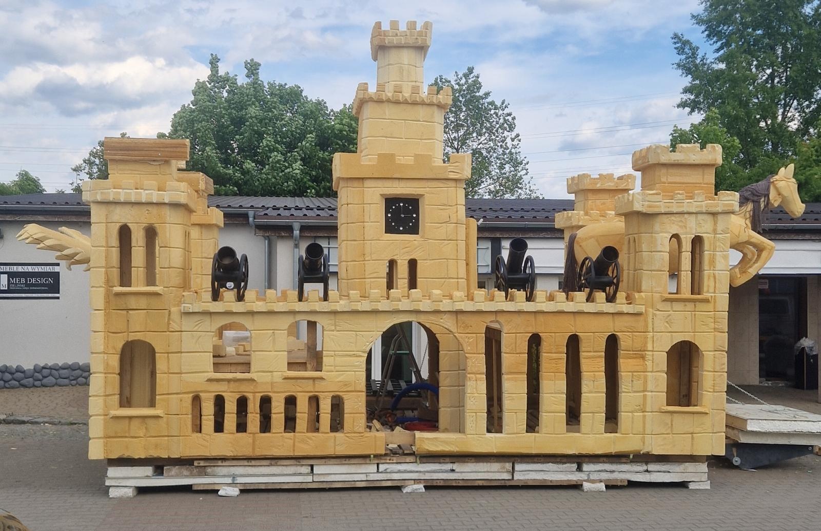 Zdjęcie w galerii na portalu naszraciborz.pl: Pływadło pełne serca i historii. Charytatywny spływ oraz widowiskowe show na dziedzińcu zamku wiadomości z regionu