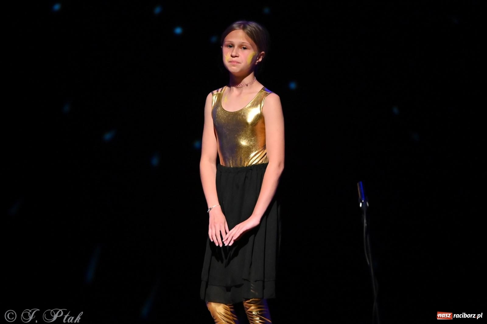 Zdjęcie w galerii na portalu naszraciborz.pl: Magia baśni na scenie MDK. Dziecięce talenty oczarowały publiczność [FOTO] wiadomości z regionu