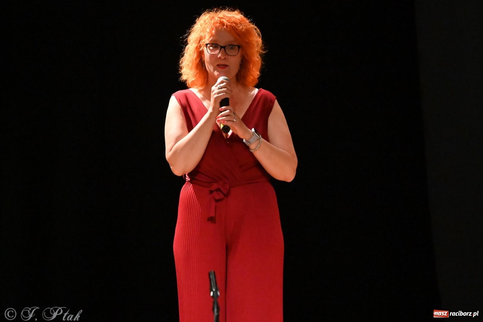 Zdjęcie w galerii na portalu naszraciborz.pl: Magia baśni na scenie MDK. Dziecięce talenty oczarowały publiczność [FOTO] wiadomości z regionu