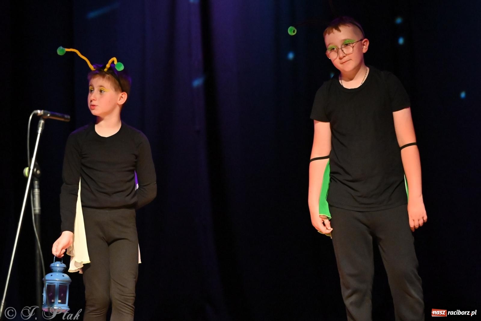 Zdjęcie w galerii na portalu naszraciborz.pl: Magia baśni na scenie MDK. Dziecięce talenty oczarowały publiczność [FOTO] wiadomości z regionu