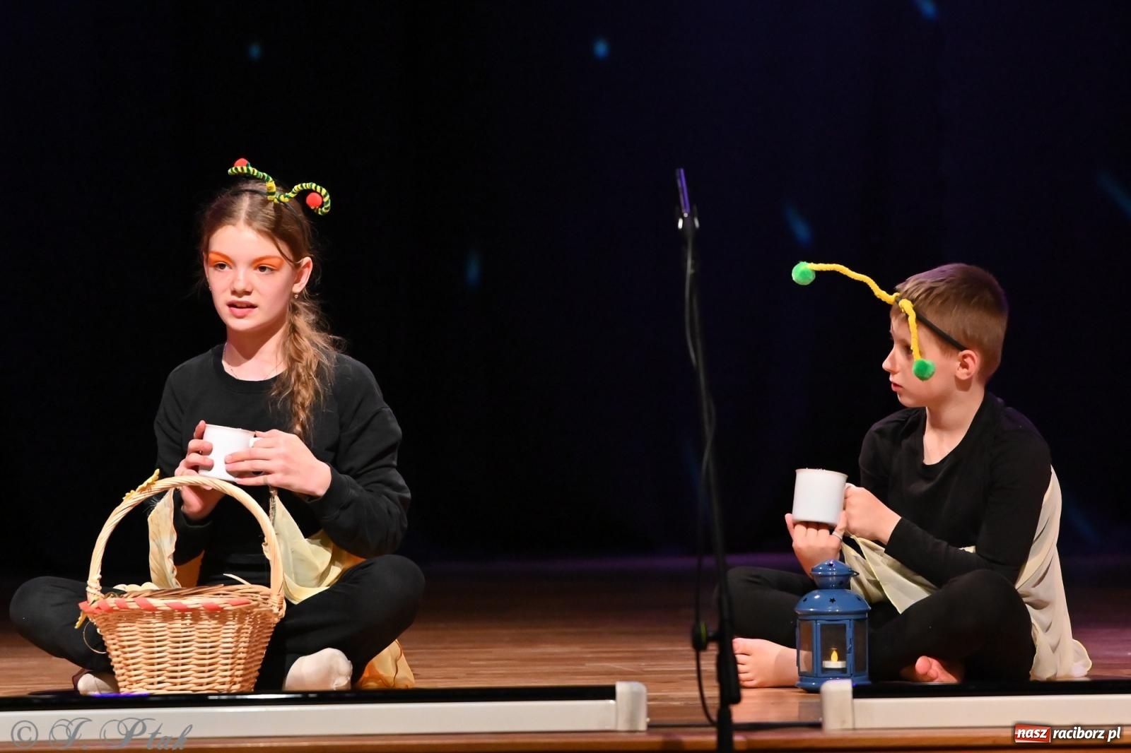 Zdjęcie w galerii na portalu naszraciborz.pl: Magia baśni na scenie MDK. Dziecięce talenty oczarowały publiczność [FOTO] wiadomości z regionu