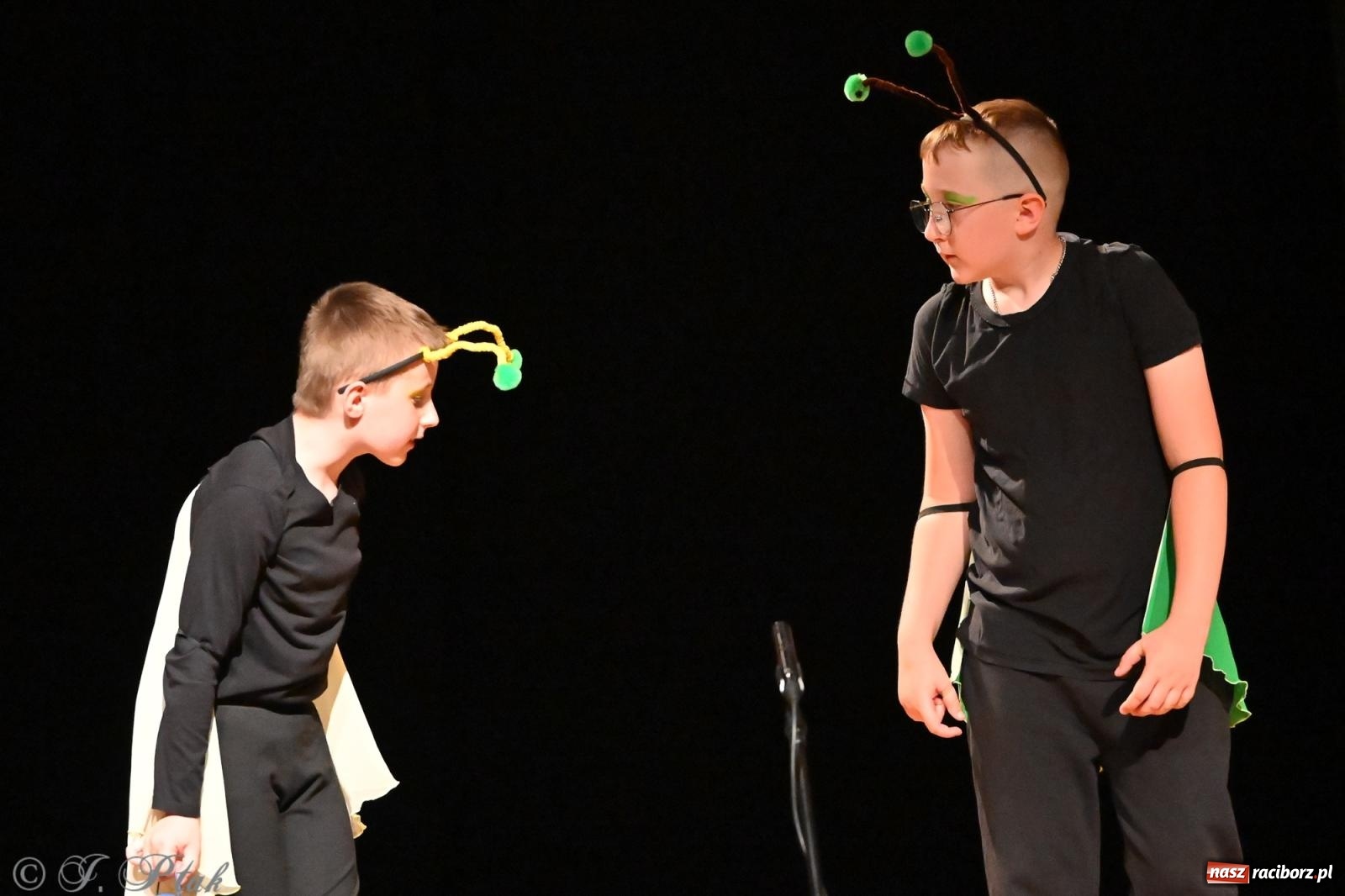 Zdjęcie w galerii na portalu naszraciborz.pl: Magia baśni na scenie MDK. Dziecięce talenty oczarowały publiczność [FOTO] wiadomości z regionu