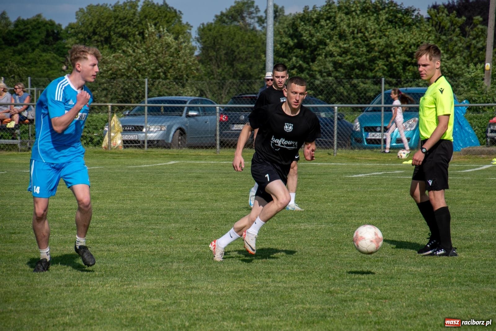 Zdjęcie w galerii na portalu naszraciborz.pl: Coroczny festyn sportowy w Borucinie - turniej szóstek piłkarskich [FOTO] wiadomości z regionu