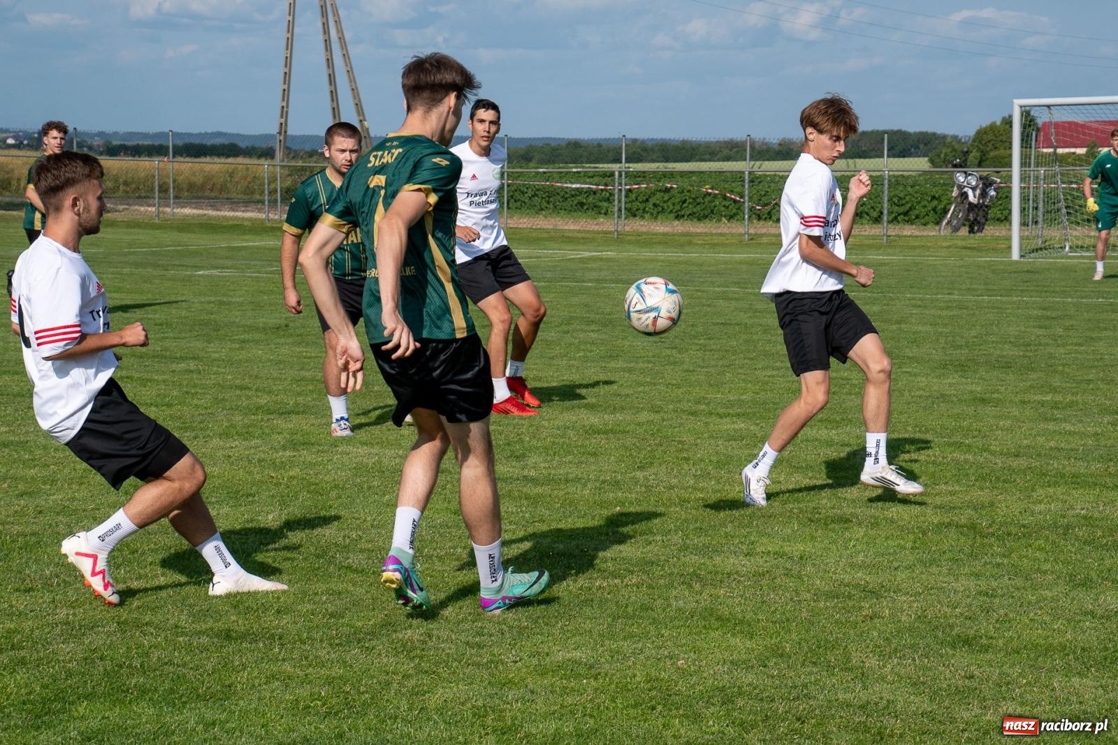 Zdjęcie w galerii na portalu naszraciborz.pl: Coroczny festyn sportowy w Borucinie - turniej szóstek piłkarskich [FOTO] wiadomości z regionu