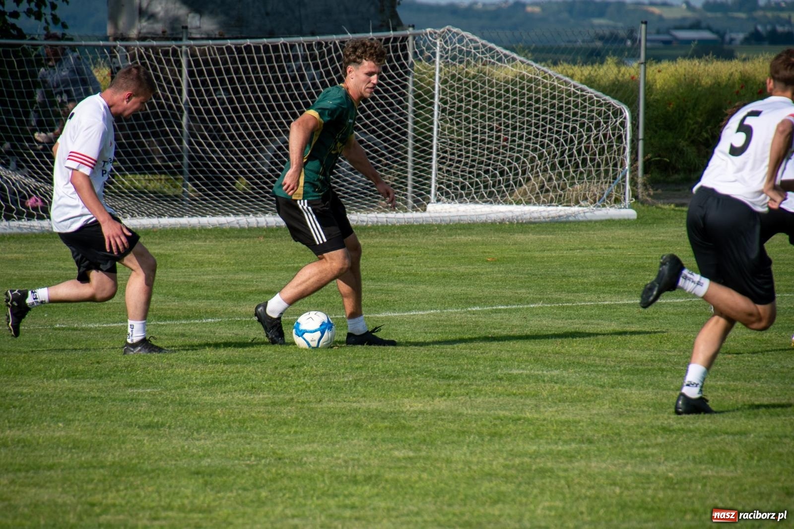 Zdjęcie w galerii na portalu naszraciborz.pl: Coroczny festyn sportowy w Borucinie - turniej szóstek piłkarskich [FOTO] wiadomości z regionu