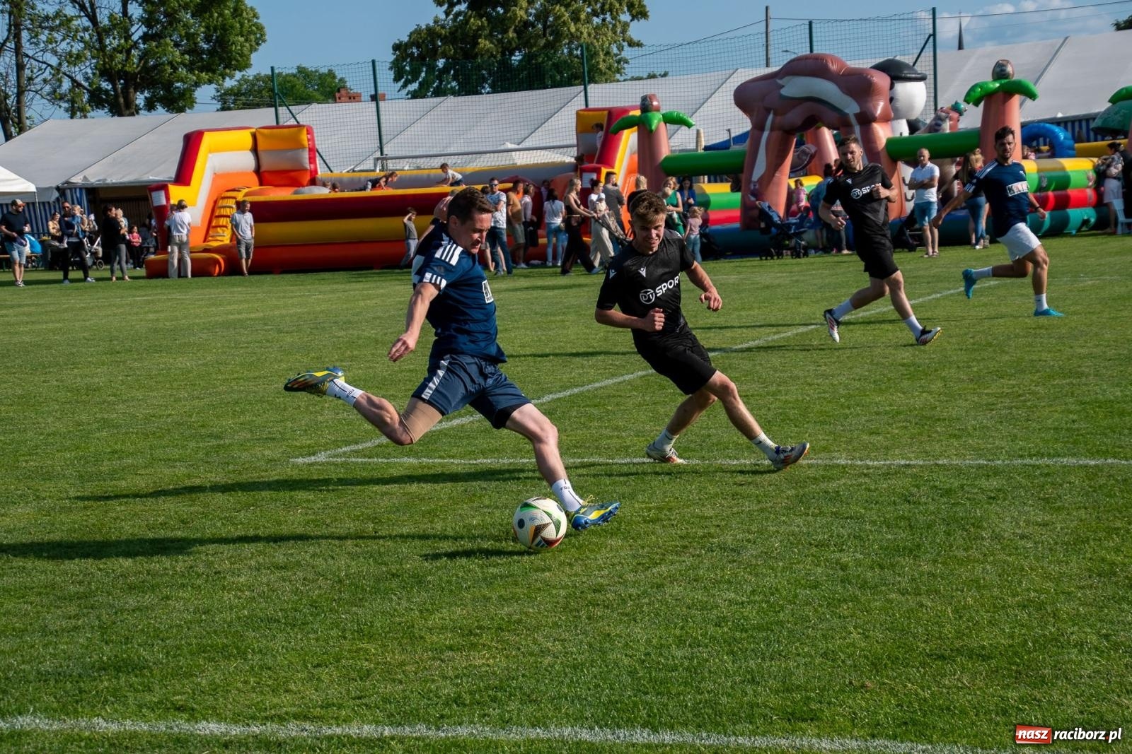 Zdjęcie w galerii na portalu naszraciborz.pl: Coroczny festyn sportowy w Borucinie - turniej szóstek piłkarskich [FOTO] wiadomości z regionu
