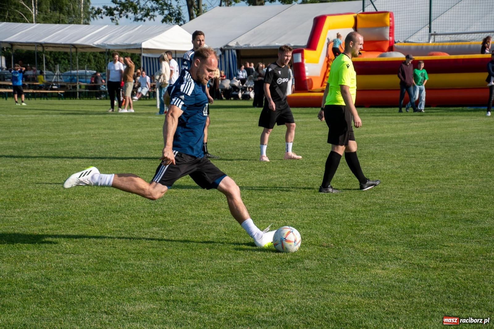 Zdjęcie w galerii na portalu naszraciborz.pl: Coroczny festyn sportowy w Borucinie - turniej szóstek piłkarskich [FOTO] wiadomości z regionu