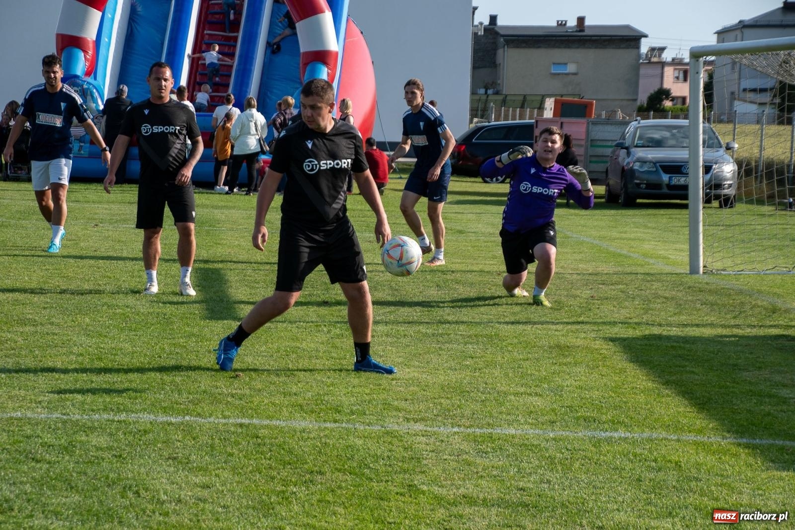 Zdjęcie w galerii na portalu naszraciborz.pl: Coroczny festyn sportowy w Borucinie - turniej szóstek piłkarskich [FOTO] wiadomości z regionu