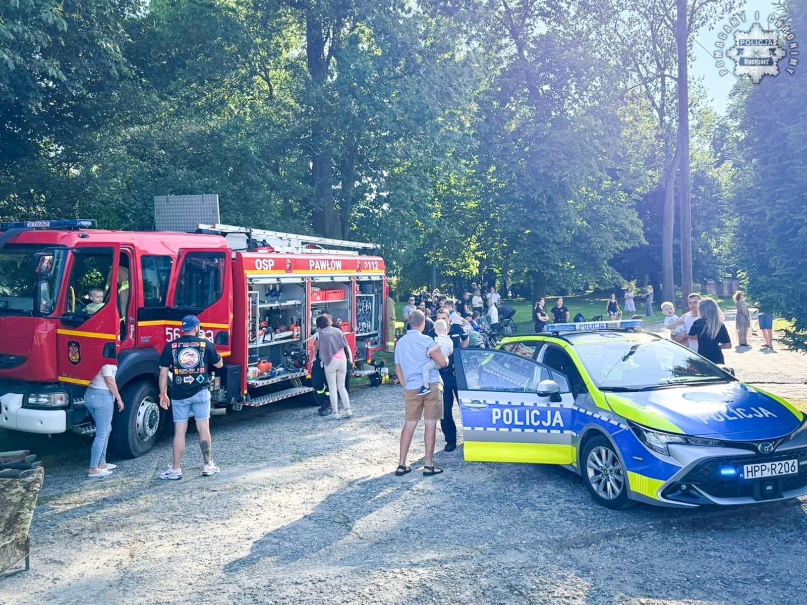 Zdjęcie w galerii na portalu naszraciborz.pl: Sznupek, quad i dobre rady – policjanci z Pietrowic Wielkich edukowali najmłodszych podczas festynów wiadomości z regionu