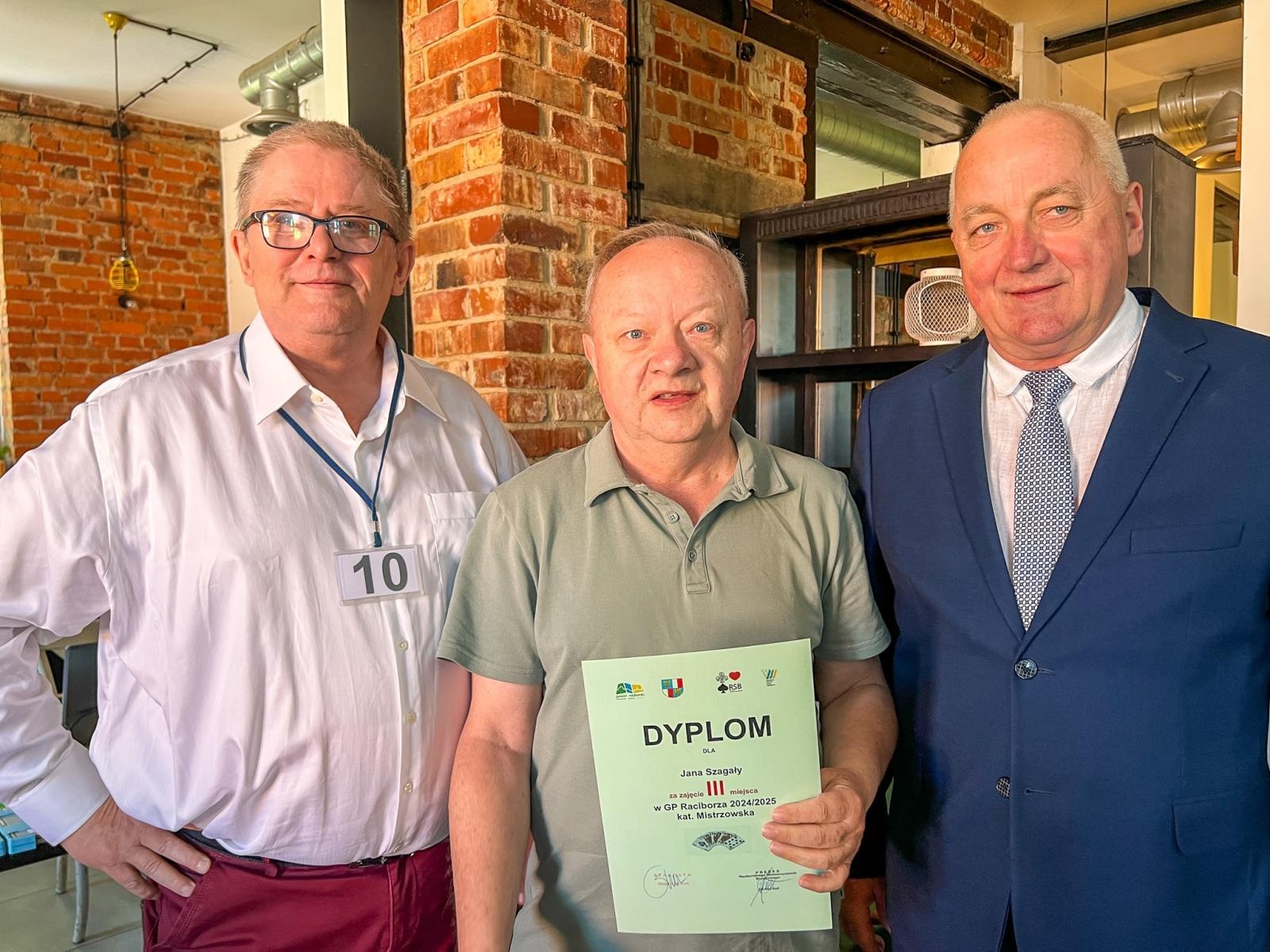 Zdjęcie w galerii na portalu naszraciborz.pl: Brydżyści zakończyli sezon. Mistrzem Raciborza Tomasz Tapper wiadomości z regionu