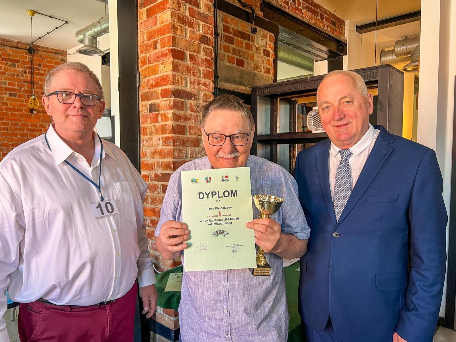 Zdjęcie w galerii na portalu naszraciborz.pl: Brydżyści zakończyli sezon. Mistrzem Raciborza Tomasz Tapper wiadomości z regionu