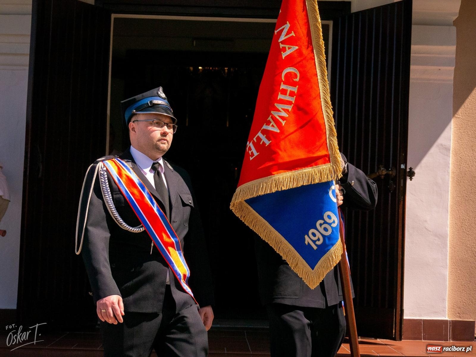Zdjęcie w galerii na portalu naszraciborz.pl: Stulecie OSP Owsiszcze. Uroczysta msza, apel i odznaczenia dla zasłużonych druhów wiadomości z regionu