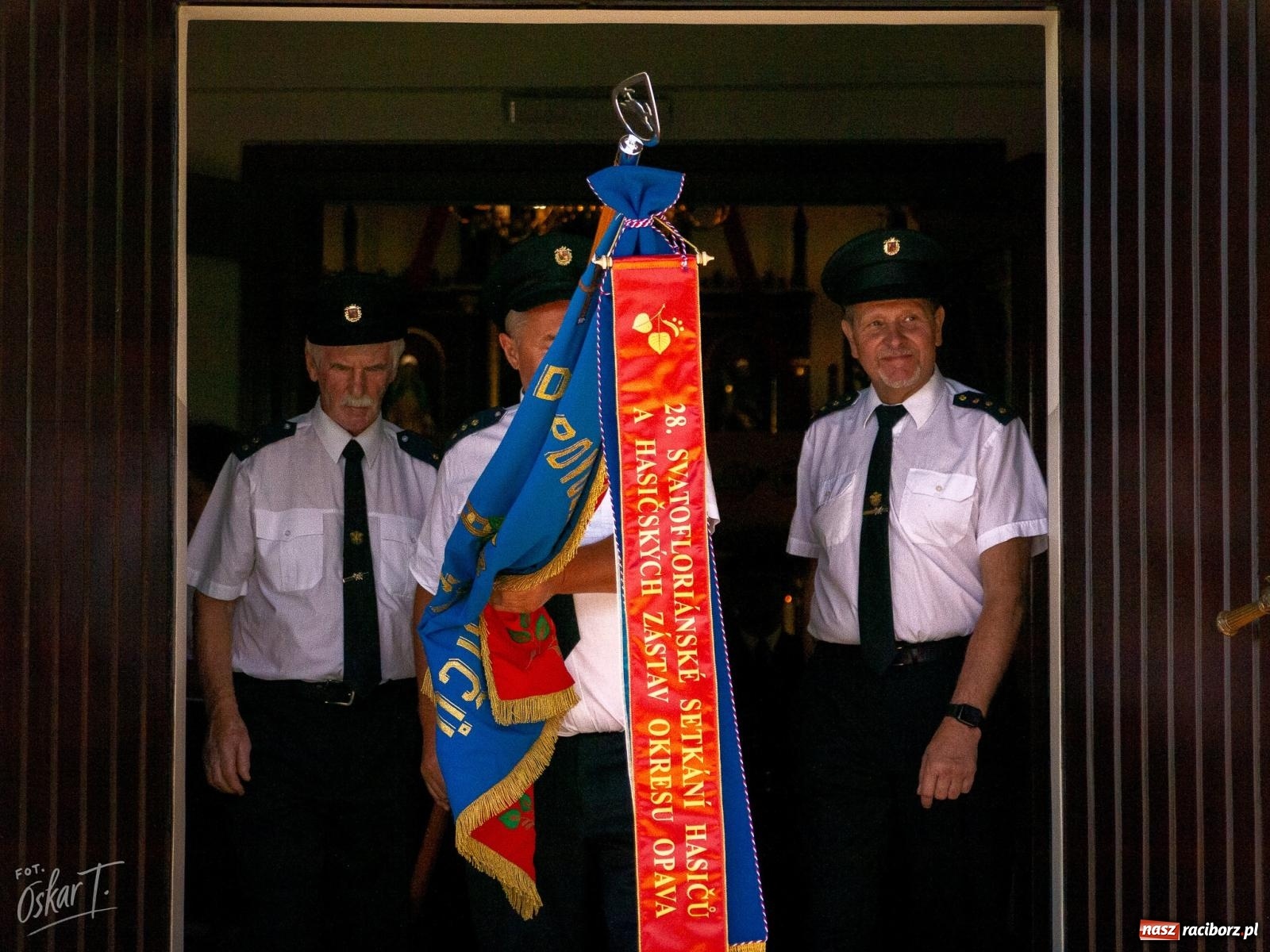 Zdjęcie w galerii na portalu naszraciborz.pl: Stulecie OSP Owsiszcze. Uroczysta msza, apel i odznaczenia dla zasłużonych druhów wiadomości z regionu