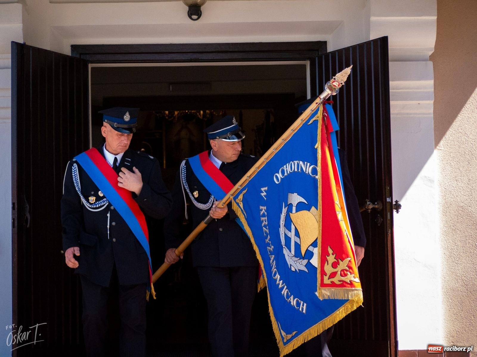 Zdjęcie w galerii na portalu naszraciborz.pl: Stulecie OSP Owsiszcze. Uroczysta msza, apel i odznaczenia dla zasłużonych druhów wiadomości z regionu