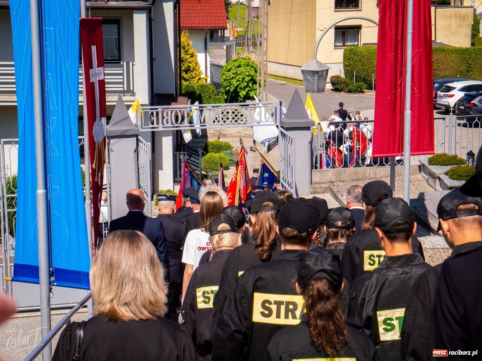 Zdjęcie w galerii na portalu naszraciborz.pl: Stulecie OSP Owsiszcze. Uroczysta msza, apel i odznaczenia dla zasłużonych druhów wiadomości z regionu