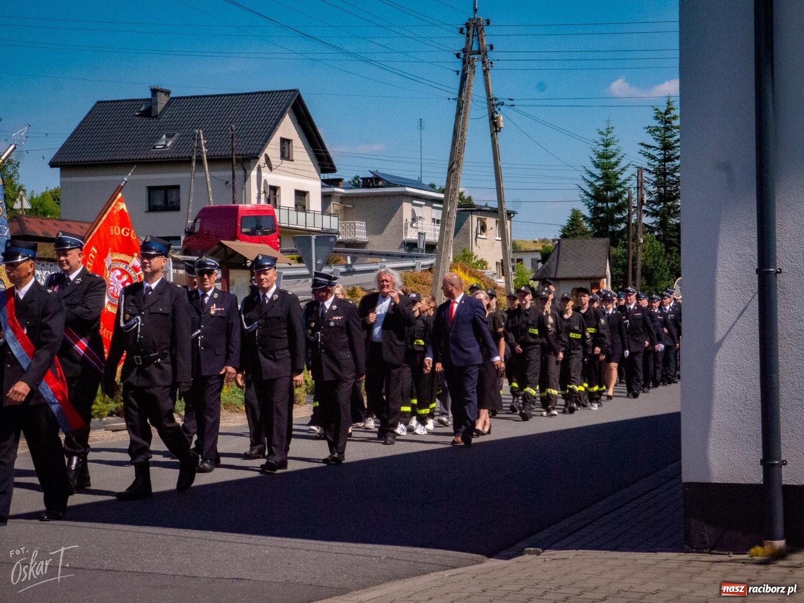 Zdjęcie w galerii na portalu naszraciborz.pl: Stulecie OSP Owsiszcze. Uroczysta msza, apel i odznaczenia dla zasłużonych druhów wiadomości z regionu