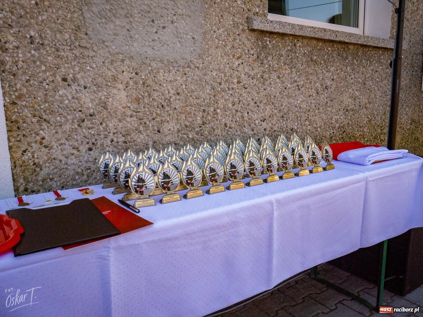 Zdjęcie w galerii na portalu naszraciborz.pl: Stulecie OSP Owsiszcze. Uroczysta msza, apel i odznaczenia dla zasłużonych druhów wiadomości z regionu