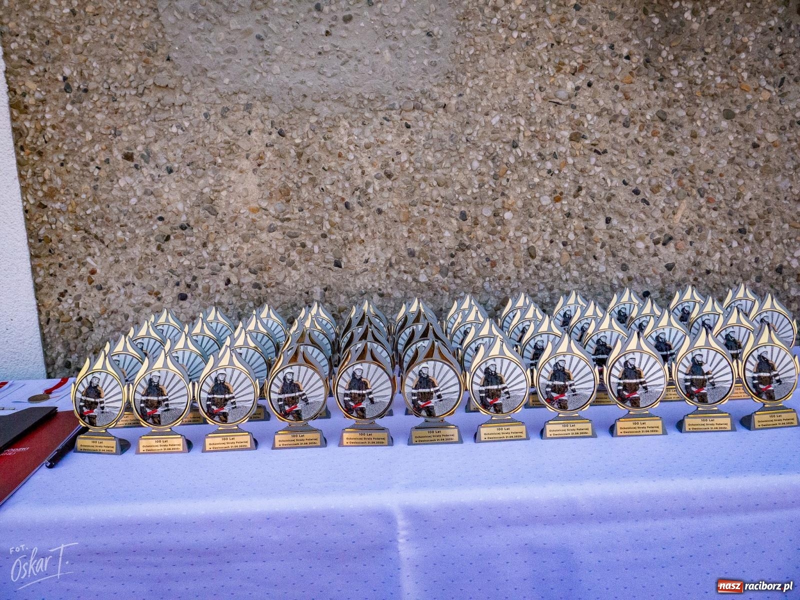 Zdjęcie w galerii na portalu naszraciborz.pl: Stulecie OSP Owsiszcze. Uroczysta msza, apel i odznaczenia dla zasłużonych druhów wiadomości z regionu