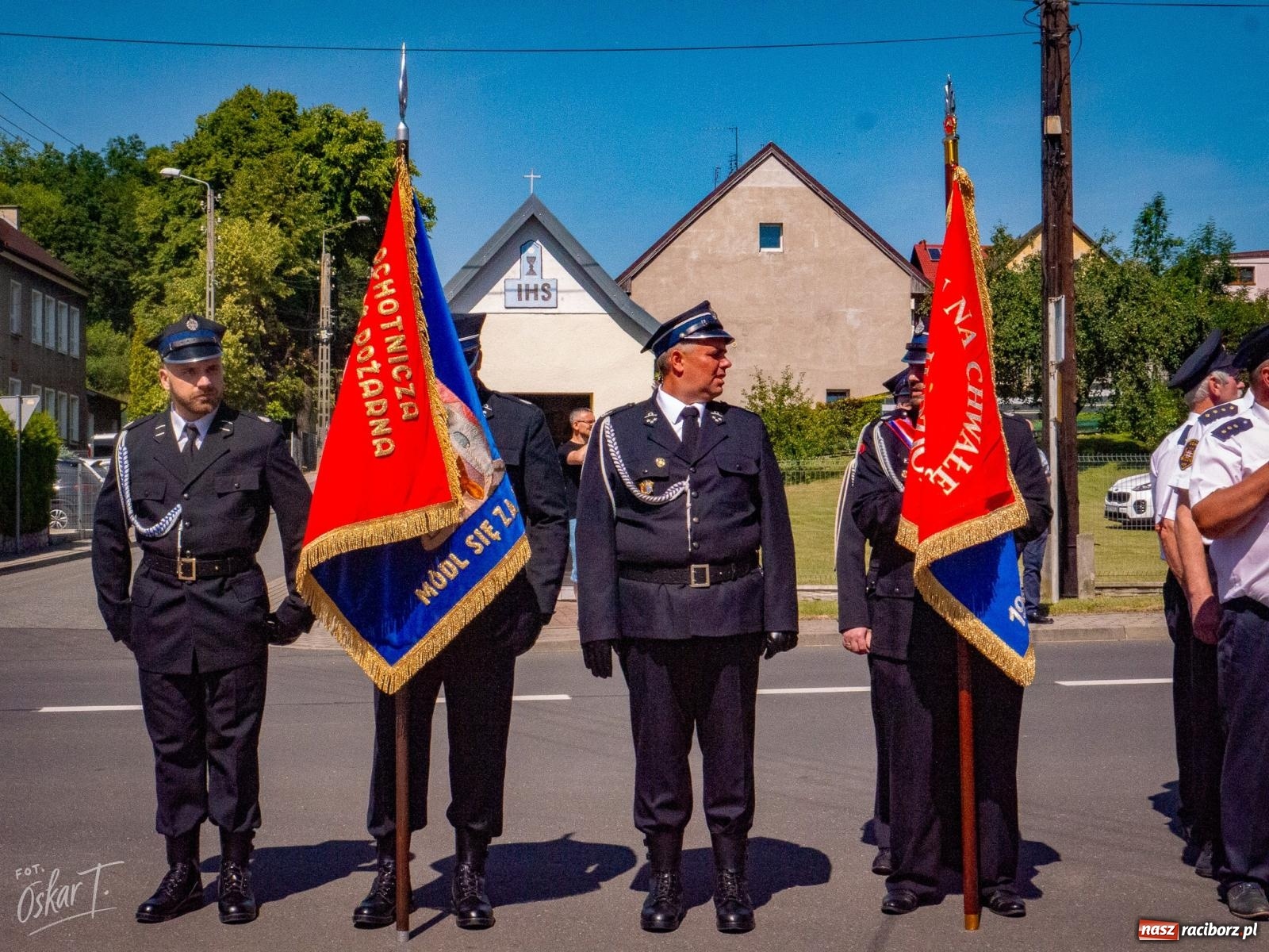 Zdjęcie w galerii na portalu naszraciborz.pl: Stulecie OSP Owsiszcze. Uroczysta msza, apel i odznaczenia dla zasłużonych druhów wiadomości z regionu