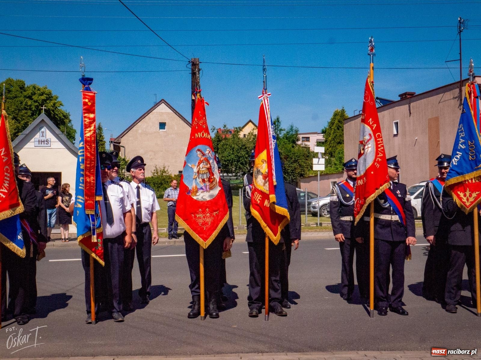 Zdjęcie w galerii na portalu naszraciborz.pl: Stulecie OSP Owsiszcze. Uroczysta msza, apel i odznaczenia dla zasłużonych druhów wiadomości z regionu
