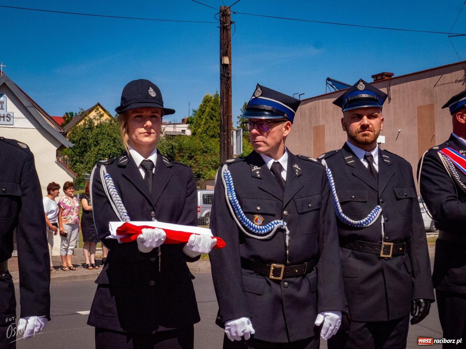 Zdjęcie w galerii na portalu naszraciborz.pl: Stulecie OSP Owsiszcze. Uroczysta msza, apel i odznaczenia dla zasłużonych druhów wiadomości z regionu