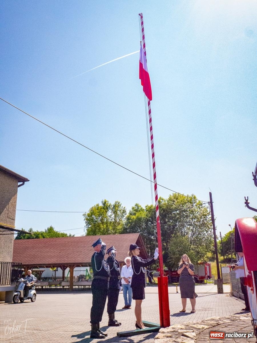Zdjęcie w galerii na portalu naszraciborz.pl: Stulecie OSP Owsiszcze. Uroczysta msza, apel i odznaczenia dla zasłużonych druhów wiadomości z regionu