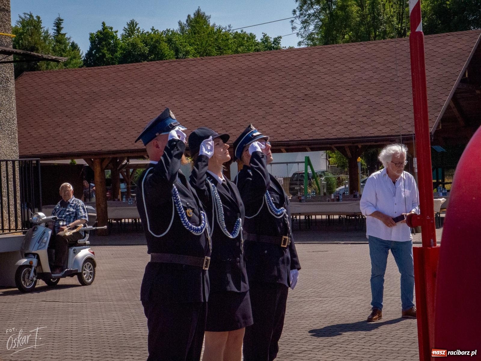 Zdjęcie w galerii na portalu naszraciborz.pl: Stulecie OSP Owsiszcze. Uroczysta msza, apel i odznaczenia dla zasłużonych druhów wiadomości z regionu