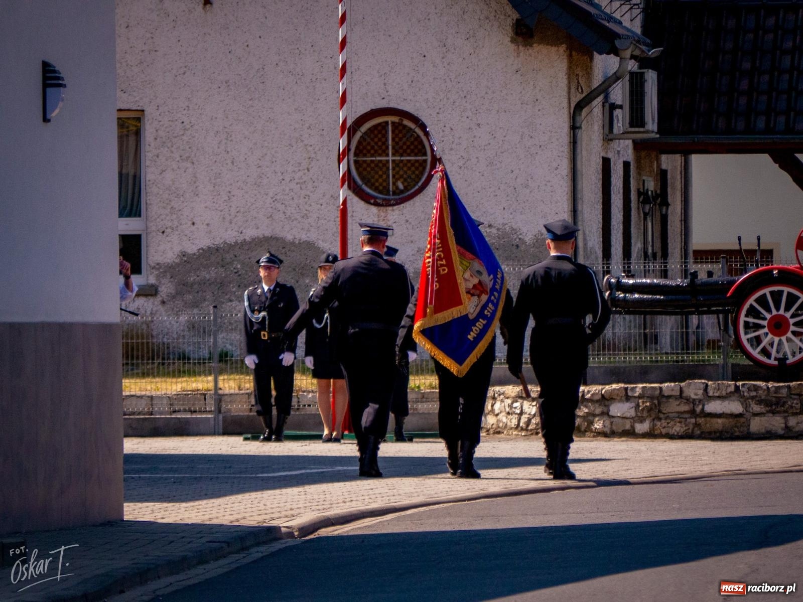 Zdjęcie w galerii na portalu naszraciborz.pl: Stulecie OSP Owsiszcze. Uroczysta msza, apel i odznaczenia dla zasłużonych druhów wiadomości z regionu