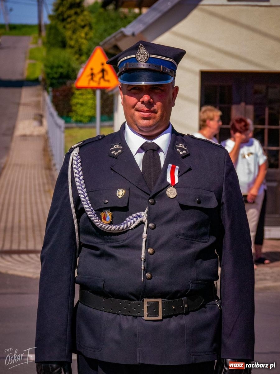 Zdjęcie w galerii na portalu naszraciborz.pl: Stulecie OSP Owsiszcze. Uroczysta msza, apel i odznaczenia dla zasłużonych druhów wiadomości z regionu