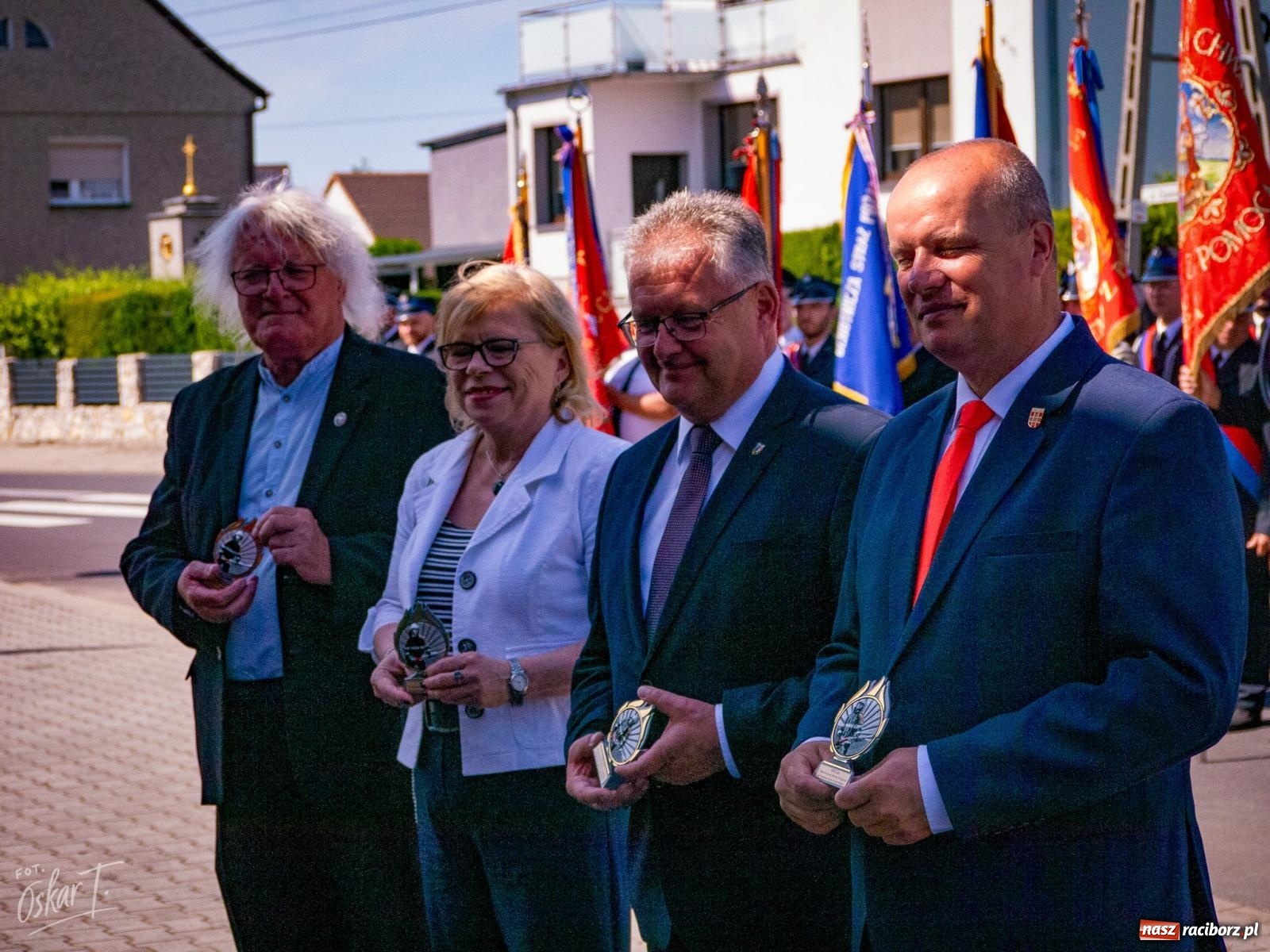 Zdjęcie w galerii na portalu naszraciborz.pl: Stulecie OSP Owsiszcze. Uroczysta msza, apel i odznaczenia dla zasłużonych druhów wiadomości z regionu