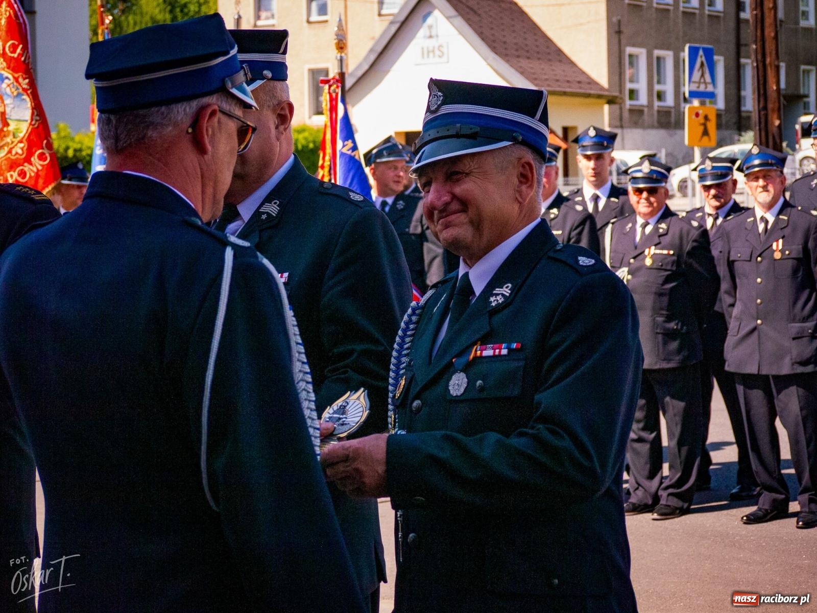 Zdjęcie w galerii na portalu naszraciborz.pl: Stulecie OSP Owsiszcze. Uroczysta msza, apel i odznaczenia dla zasłużonych druhów wiadomości z regionu