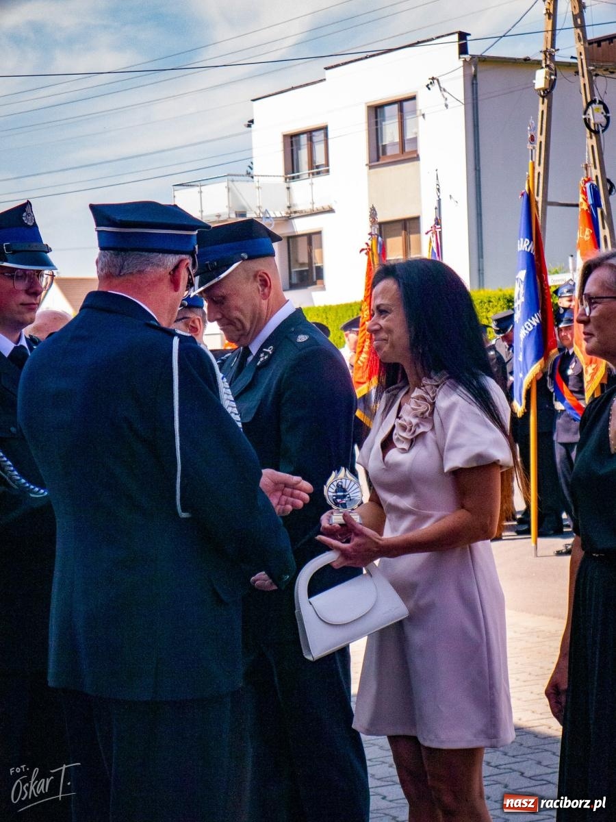 Zdjęcie w galerii na portalu naszraciborz.pl: Stulecie OSP Owsiszcze. Uroczysta msza, apel i odznaczenia dla zasłużonych druhów wiadomości z regionu