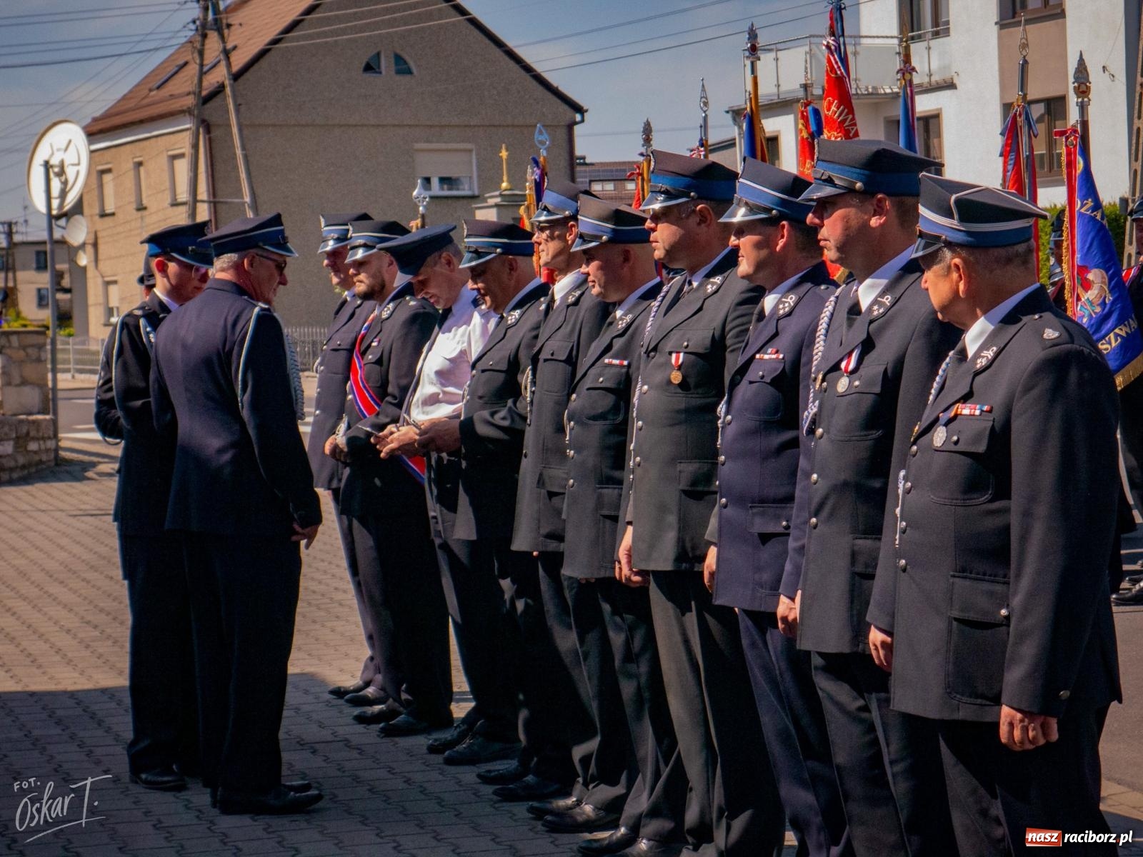 Zdjęcie w galerii na portalu naszraciborz.pl: Stulecie OSP Owsiszcze. Uroczysta msza, apel i odznaczenia dla zasłużonych druhów wiadomości z regionu