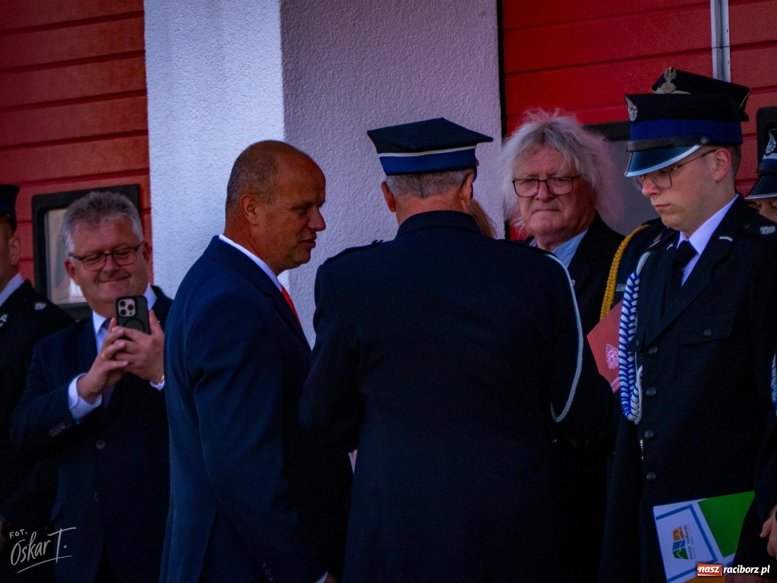 Zdjęcie w galerii na portalu naszraciborz.pl: Stulecie OSP Owsiszcze. Uroczysta msza, apel i odznaczenia dla zasłużonych druhów wiadomości z regionu