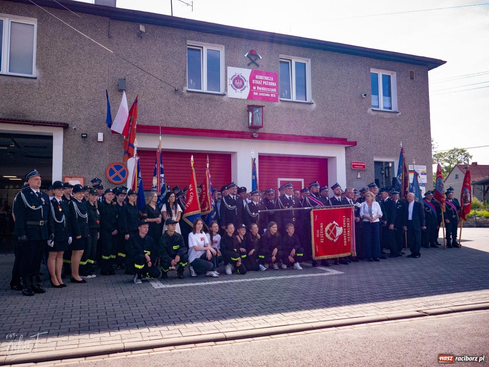 Zdjęcie w galerii na portalu naszraciborz.pl: Stulecie OSP Owsiszcze. Uroczysta msza, apel i odznaczenia dla zasłużonych druhów wiadomości z regionu