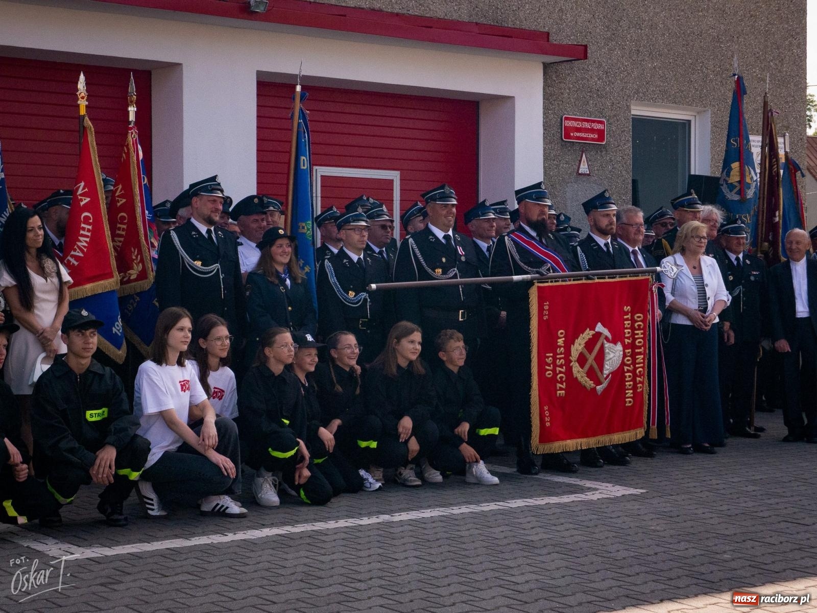 Zdjęcie w galerii na portalu naszraciborz.pl: Stulecie OSP Owsiszcze. Uroczysta msza, apel i odznaczenia dla zasłużonych druhów wiadomości z regionu