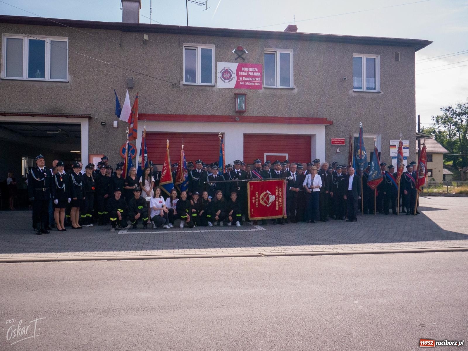 Zdjęcie w galerii na portalu naszraciborz.pl: Stulecie OSP Owsiszcze. Uroczysta msza, apel i odznaczenia dla zasłużonych druhów wiadomości z regionu