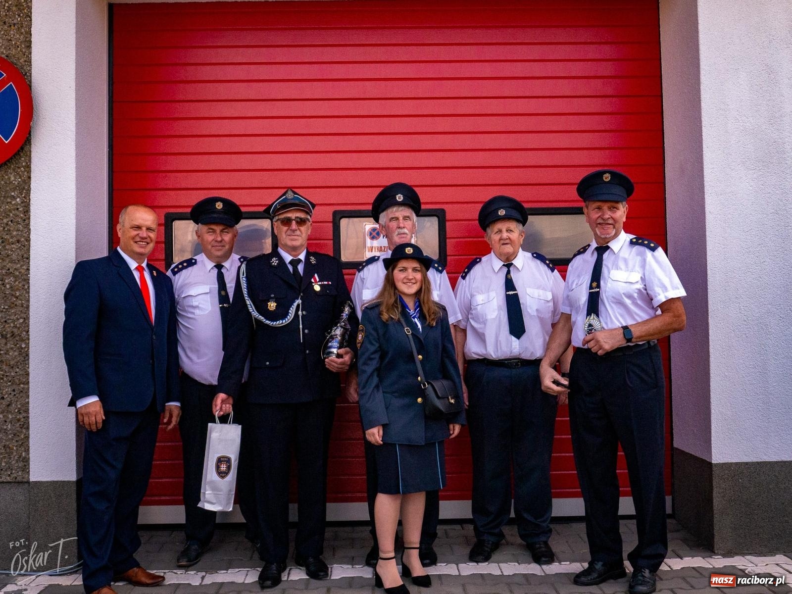 Zdjęcie w galerii na portalu naszraciborz.pl: Stulecie OSP Owsiszcze. Uroczysta msza, apel i odznaczenia dla zasłużonych druhów wiadomości z regionu