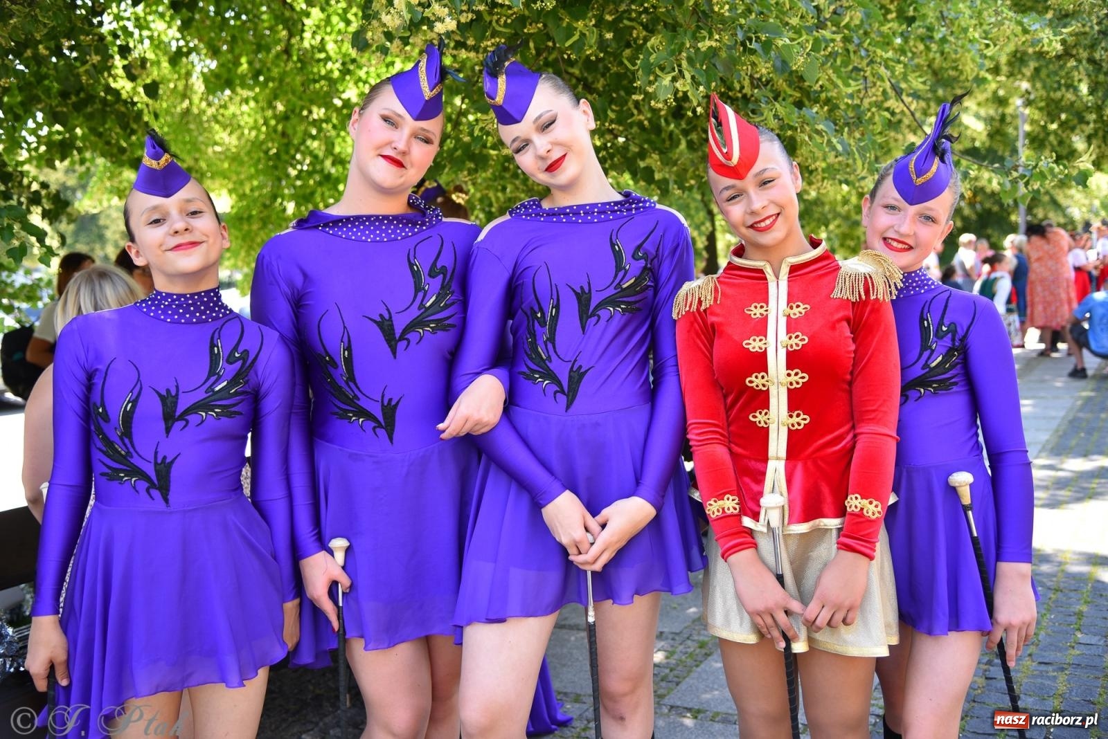 Zdjęcie w galerii na portalu naszraciborz.pl: Śląska mozaika na zamku. Korowód i barwy kultur na dziedzińcu Piastów wiadomości z regionu