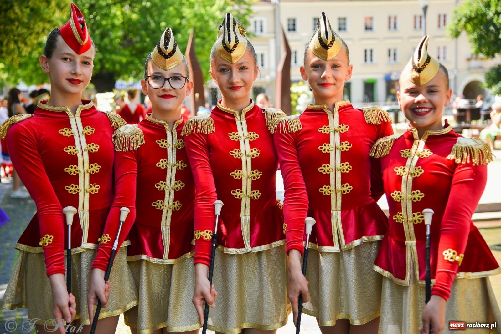 Zdjęcie w galerii na portalu naszraciborz.pl: Śląska mozaika na zamku. Korowód i barwy kultur na dziedzińcu Piastów wiadomości z regionu