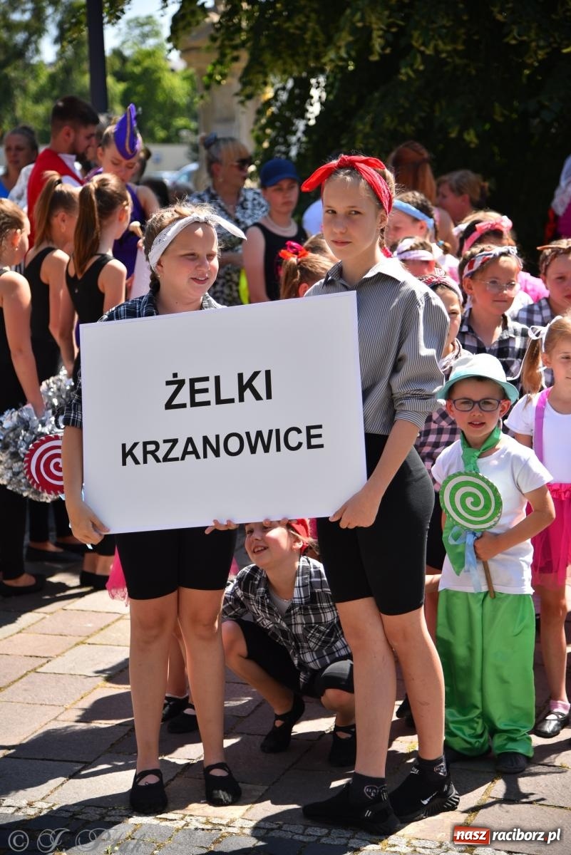 Zdjęcie w galerii na portalu naszraciborz.pl: Śląska mozaika na zamku. Korowód i barwy kultur na dziedzińcu Piastów wiadomości z regionu