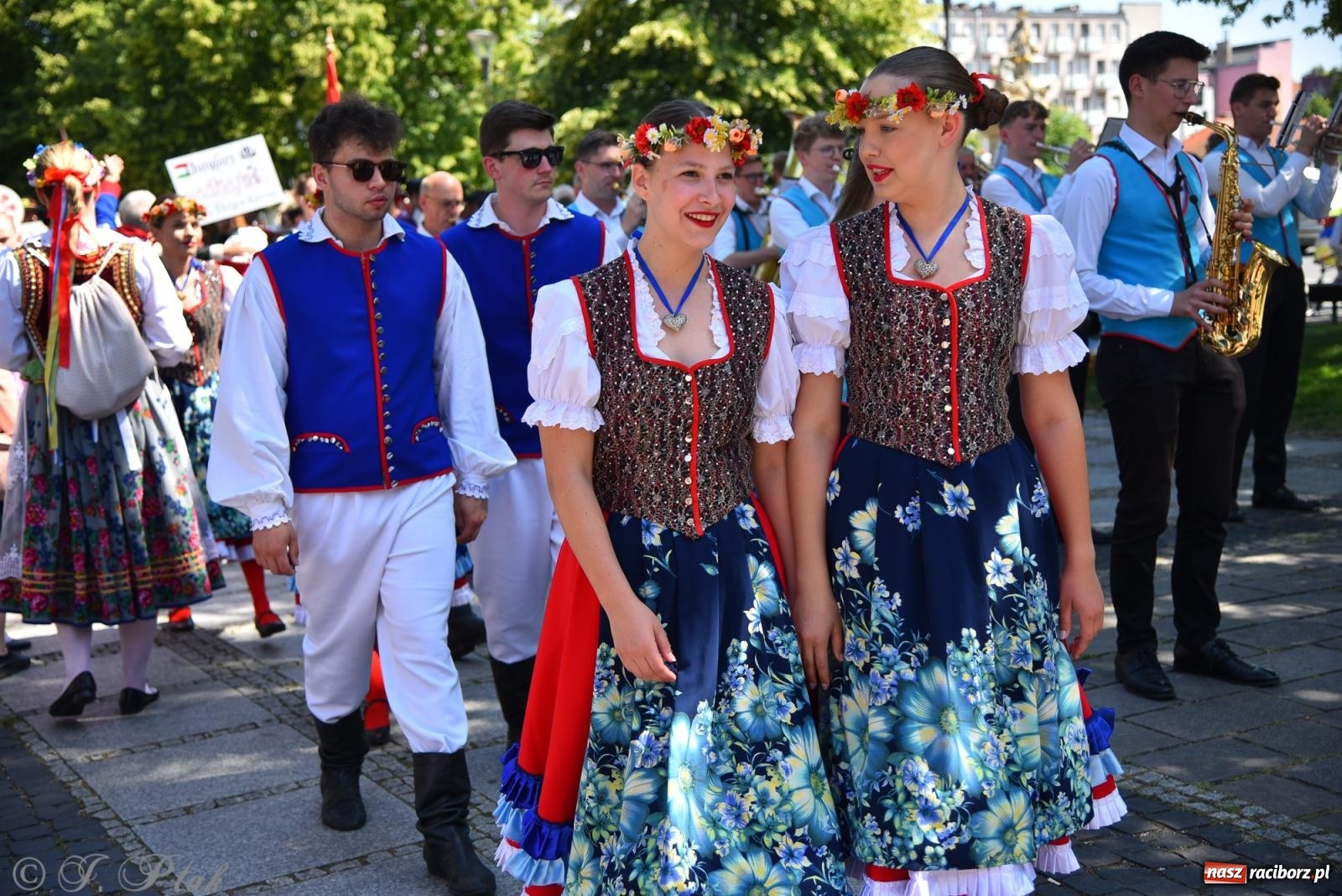 Zdjęcie w galerii na portalu naszraciborz.pl: Śląska mozaika na zamku. Korowód i barwy kultur na dziedzińcu Piastów wiadomości z regionu