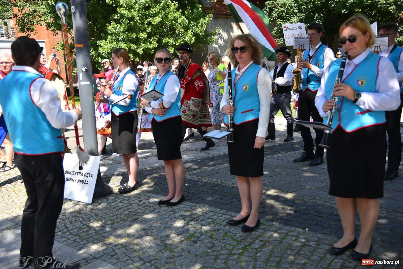 Zdjęcie w galerii na portalu naszraciborz.pl: Śląska mozaika na zamku. Korowód i barwy kultur na dziedzińcu Piastów wiadomości z regionu