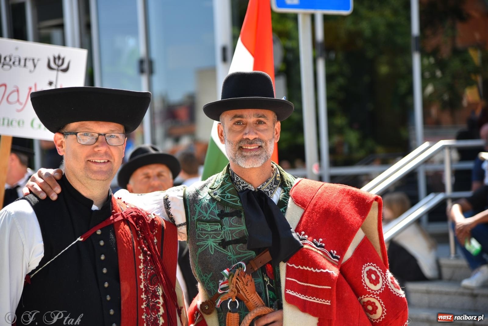 Zdjęcie w galerii na portalu naszraciborz.pl: Śląska mozaika na zamku. Korowód i barwy kultur na dziedzińcu Piastów wiadomości z regionu