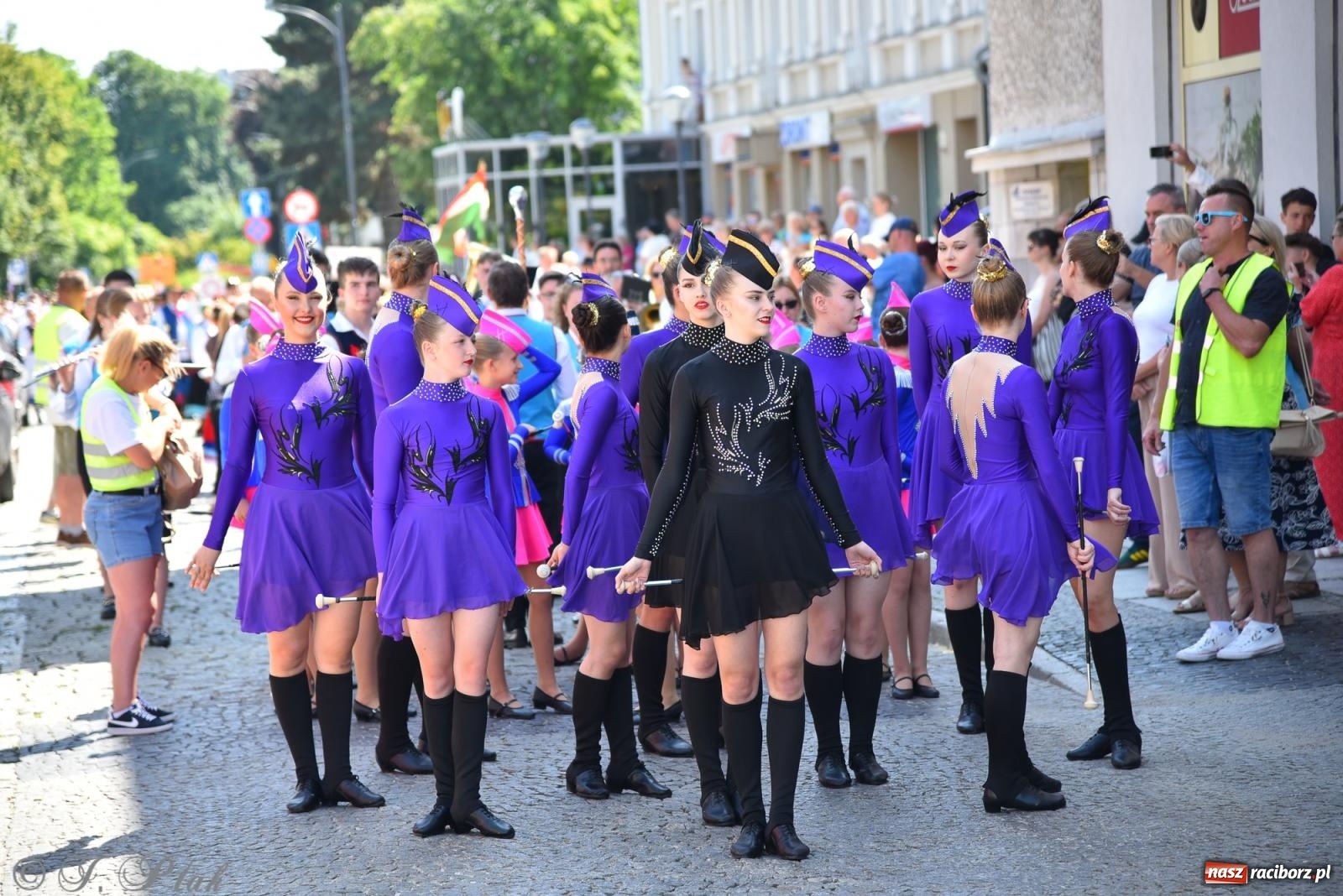 Zdjęcie w galerii na portalu naszraciborz.pl: Śląska mozaika na zamku. Korowód i barwy kultur na dziedzińcu Piastów wiadomości z regionu