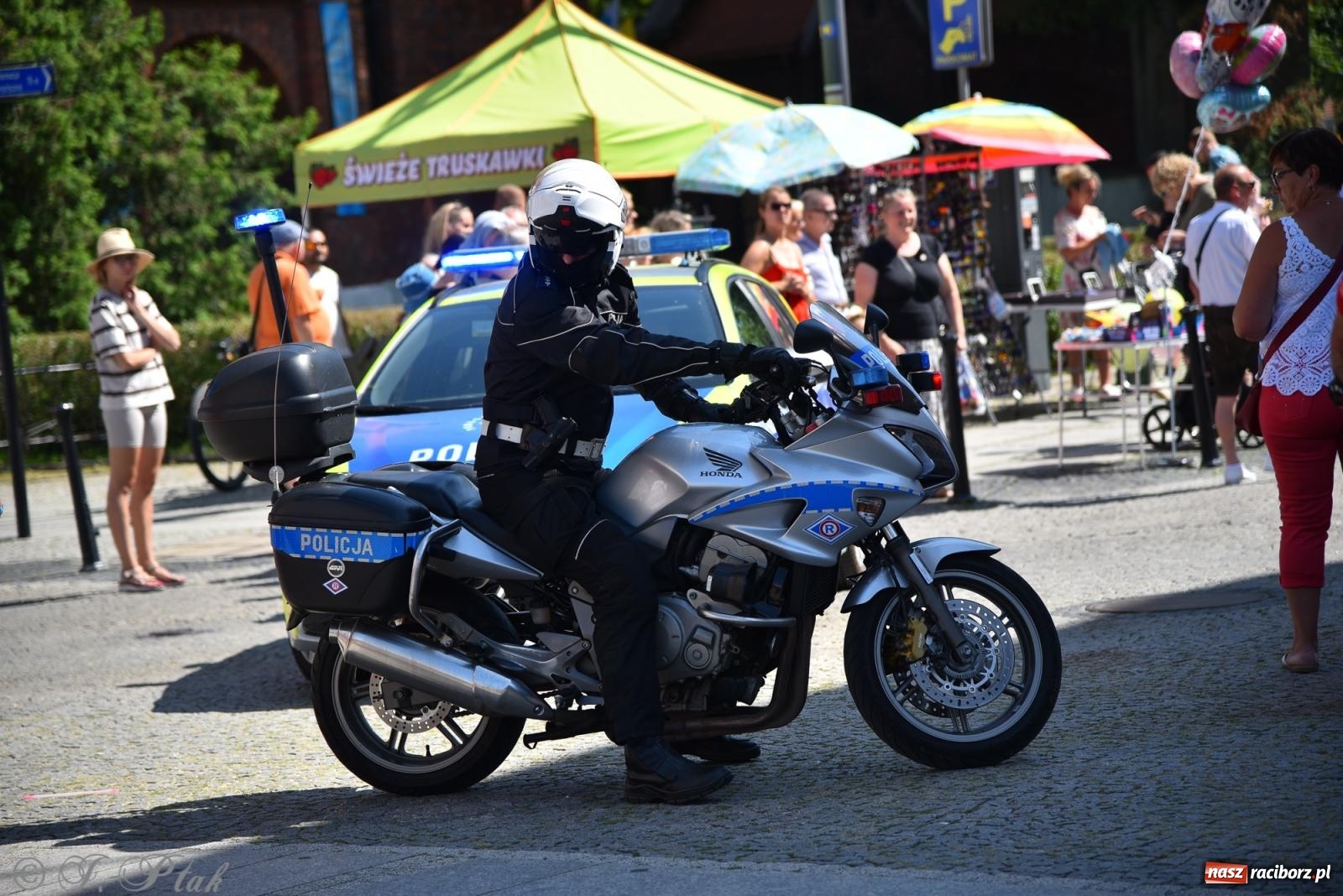 Zdjęcie w galerii na portalu naszraciborz.pl: Śląska mozaika na zamku. Korowód i barwy kultur na dziedzińcu Piastów wiadomości z regionu