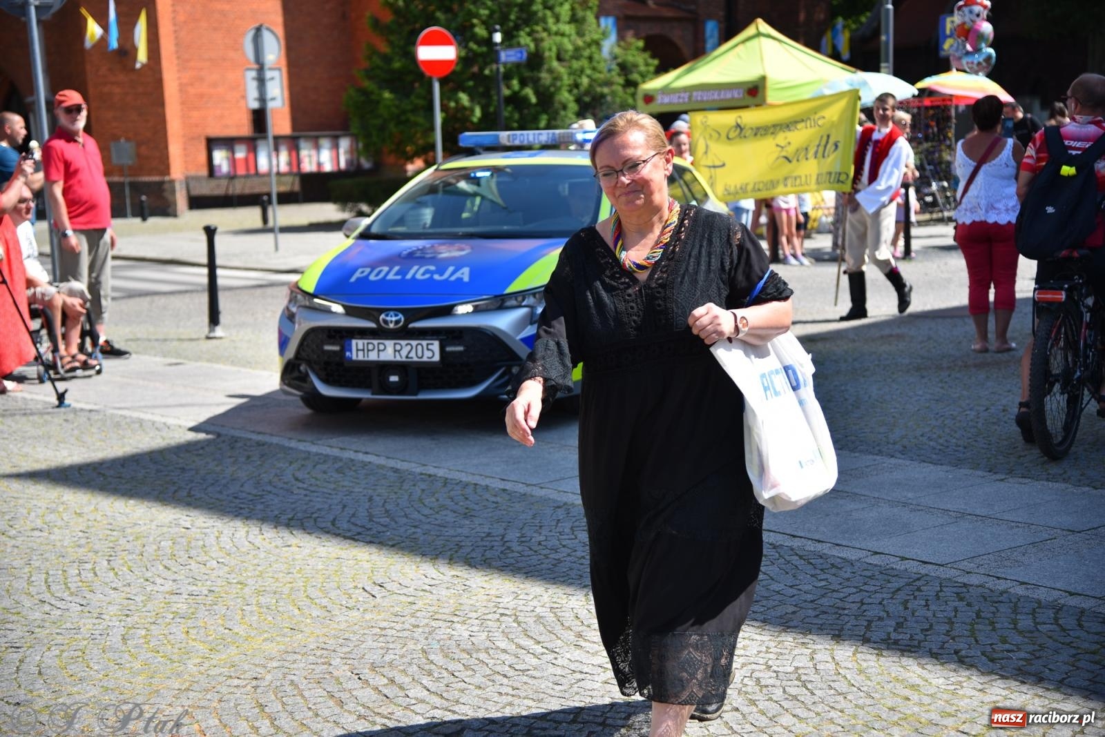 Zdjęcie w galerii na portalu naszraciborz.pl: Śląska mozaika na zamku. Korowód i barwy kultur na dziedzińcu Piastów wiadomości z regionu