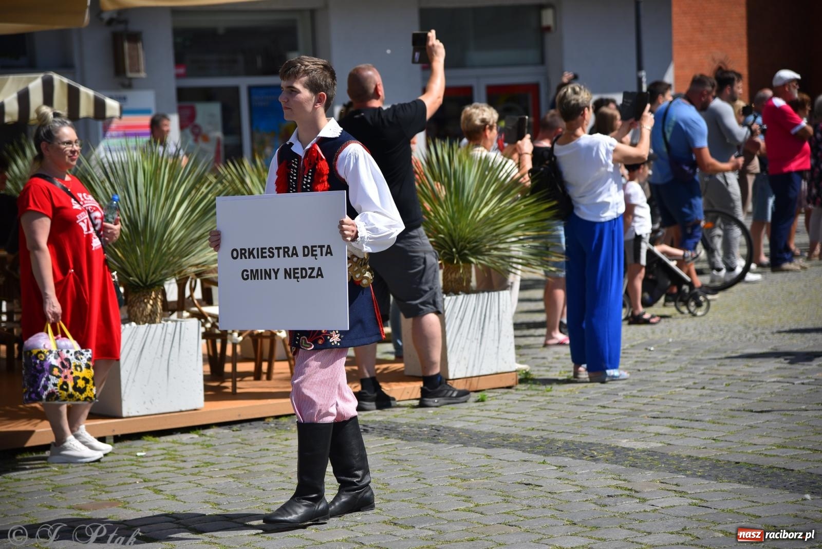Zdjęcie w galerii na portalu naszraciborz.pl: Śląska mozaika na zamku. Korowód i barwy kultur na dziedzińcu Piastów wiadomości z regionu