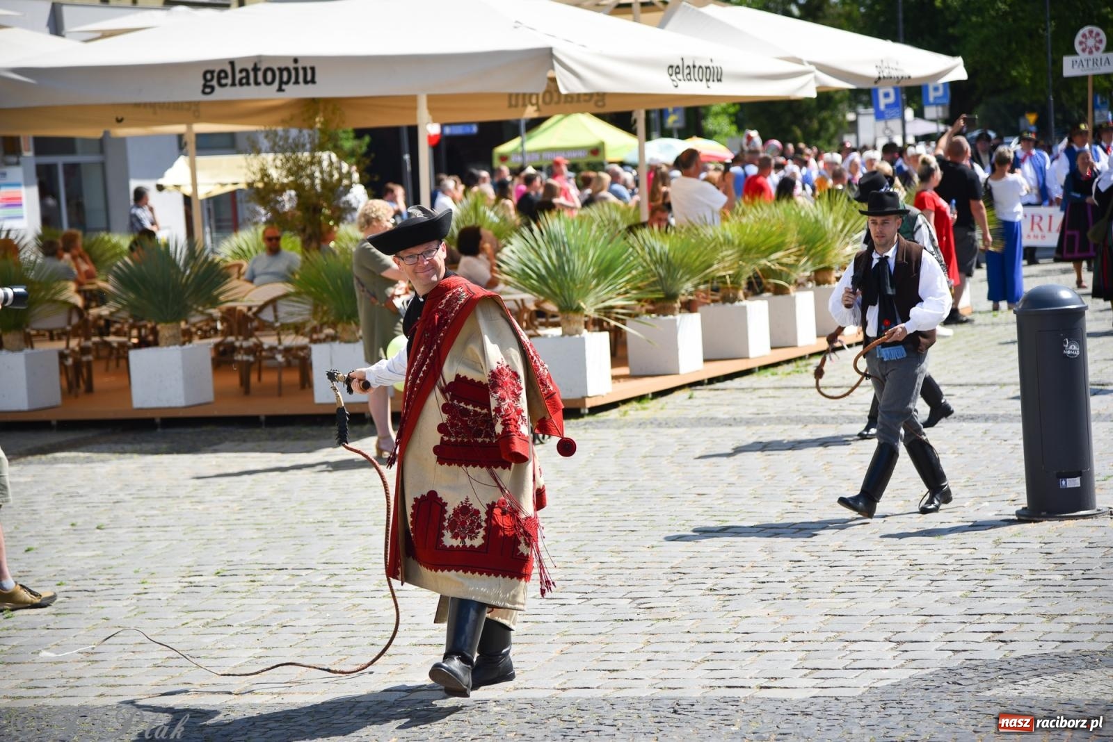 Zdjęcie w galerii na portalu naszraciborz.pl: Śląska mozaika na zamku. Korowód i barwy kultur na dziedzińcu Piastów wiadomości z regionu