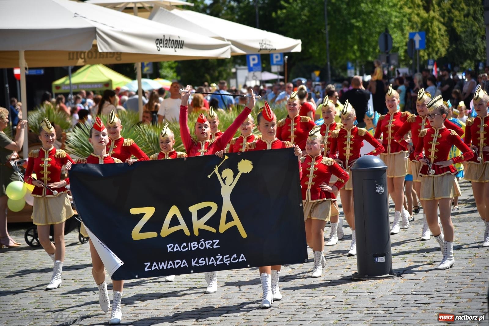 Zdjęcie w galerii na portalu naszraciborz.pl: Śląska mozaika na zamku. Korowód i barwy kultur na dziedzińcu Piastów wiadomości z regionu